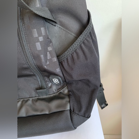 Victorinox High Quality Black Laptop Backpack. - Picture 12 of 12